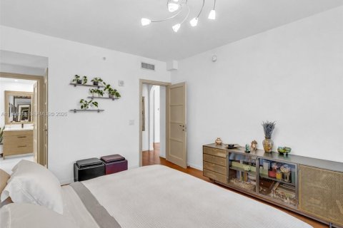 Condo in Aventura, Florida, 2 bedrooms  № 2005054 - photo 23