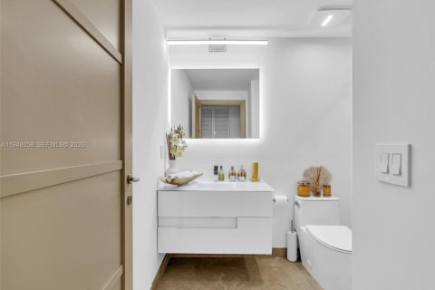 Condo in Aventura, Florida, 2 bedrooms  № 2005054 - photo 21