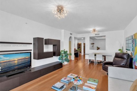 Condo in Aventura, Florida, 2 bedrooms  № 2005054 - photo 5