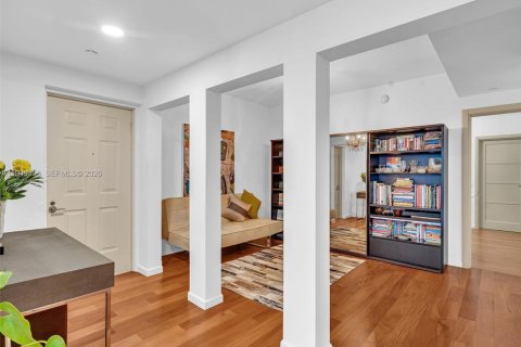 Condo in Aventura, Florida, 2 bedrooms  № 2005054 - photo 6