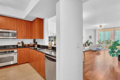 Condo in Aventura, Florida, 2 bedrooms  № 2005054 - photo 7