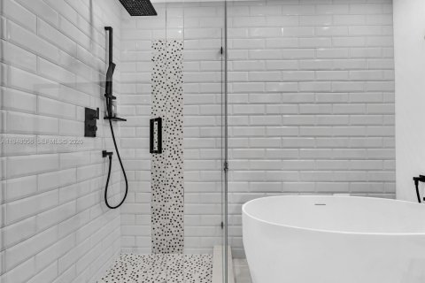 Condo in Aventura, Florida, 2 bedrooms  № 2005054 - photo 26