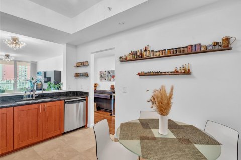 Condo in Aventura, Florida, 2 bedrooms  № 2005054 - photo 8