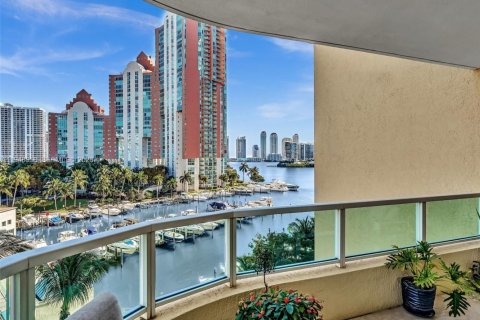 Condo in Aventura, Florida, 2 bedrooms  № 2005054 - photo 14