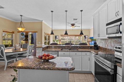House in Kissimmee, Florida 4 bedrooms, 217.48 sq.m. № 1527701 - photo 5