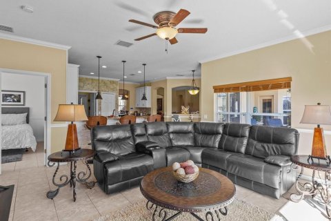 House in Kissimmee, Florida 4 bedrooms, 217.48 sq.m. № 1527701 - photo 12