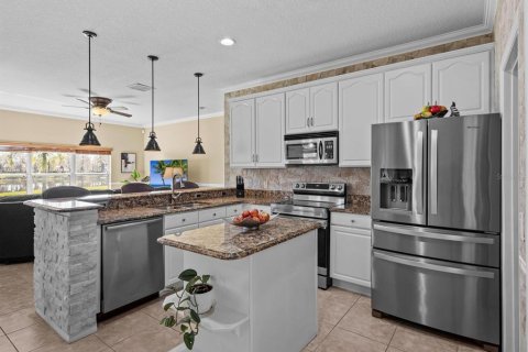 House in Kissimmee, Florida 4 bedrooms, 217.48 sq.m. № 1527701 - photo 3