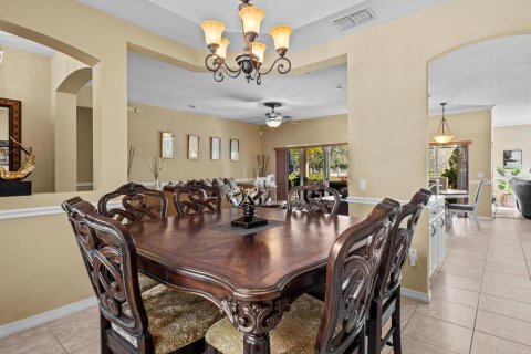 House in Kissimmee, Florida 4 bedrooms, 217.48 sq.m. № 1527701 - photo 6