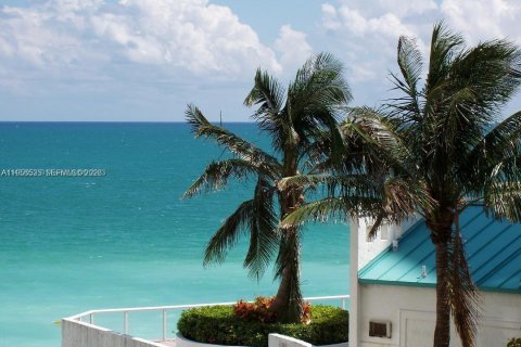 Condominio en alquiler en Sunny Isles Beach, Florida, 1 dormitorio, 117.06 m2 № 2010426 - foto 11
