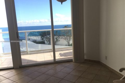 Condominio en alquiler en Sunny Isles Beach, Florida, 1 dormitorio, 117.06 m2 № 2010426 - foto 12