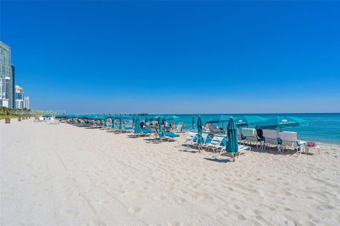 Condominio en alquiler en Sunny Isles Beach, Florida, 1 dormitorio, 117.06 m2 № 2010426 - foto 4