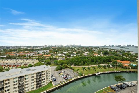 Condominio en venta en Miami, Florida, 3 dormitorios, 215.53 m2 № 1868022 - foto 8