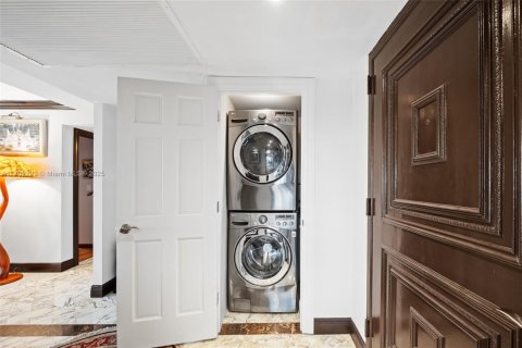 Condominio en venta en Miami, Florida, 3 dormitorios, 215.53 m2 № 1868022 - foto 19