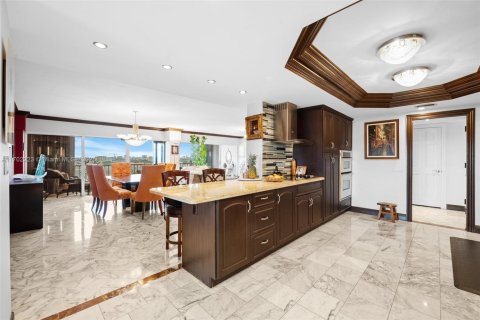 Condominio en venta en Miami, Florida, 3 dormitorios, 215.53 m2 № 1868022 - foto 16