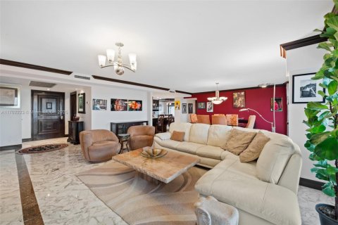 Condominio en venta en Miami, Florida, 3 dormitorios, 215.53 m2 № 1868022 - foto 9