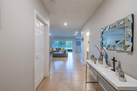 House in Davenport, Florida 5 bedrooms, 272.95 sq.m. № 1807354 - photo 3