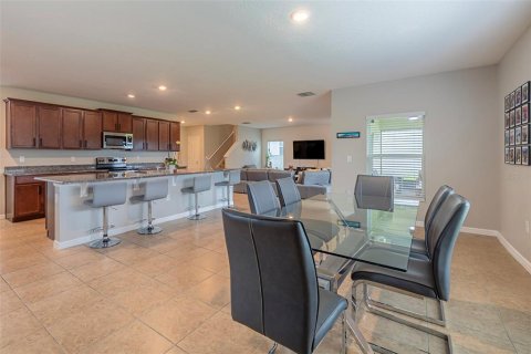 House in Davenport, Florida 5 bedrooms, 272.95 sq.m. № 1807354 - photo 10