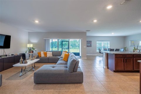 House in Davenport, Florida 5 bedrooms, 272.95 sq.m. № 1807354 - photo 11