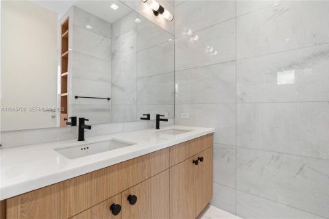 Купить виллу или дом в Майами-Бич, Флорида 4 спальни, № 2002051 - фото 25