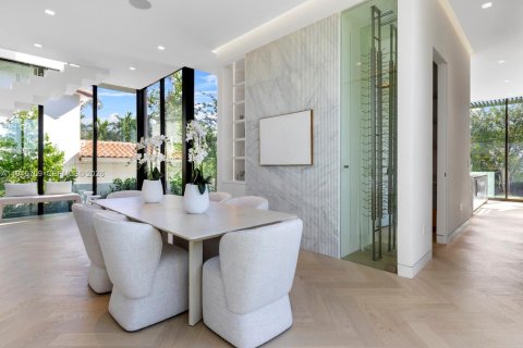 Купить виллу или дом в Майами-Бич, Флорида 4 спальни, № 2002051 - фото 12