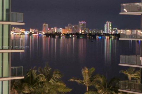 Condo in Miami, Florida, 1 bedroom  № 1923082 - photo 12