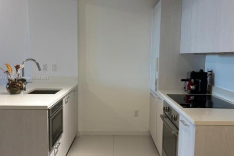 Condo in Miami, Florida, 1 bedroom  № 1923082 - photo 11