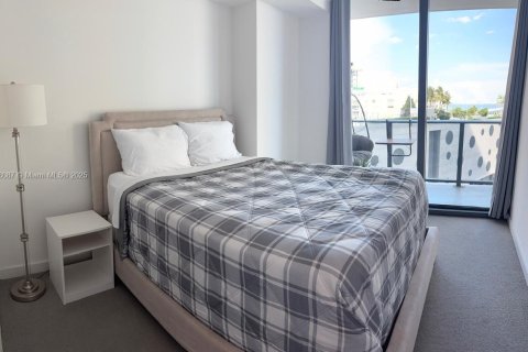 Condo in Miami, Florida, 1 bedroom  № 1923082 - photo 3