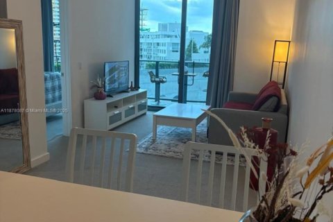 Condo in Miami, Florida, 1 bedroom  № 1923082 - photo 7
