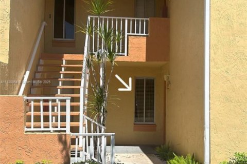 Copropriété à vendre à Coral Springs, Floride: 2 chambres, 96.99 m2 № 2175615 - photo 2