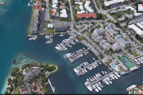 Townhouse in Lighthouse Point, Florida 2 bedrooms, 127.65 sq.m. № 1142526 - photo 1
