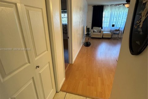 Снять в аренду кондоминиум в Авентура, Флорида 1 спальня, 74.32м2, № 2004626 - фото 2