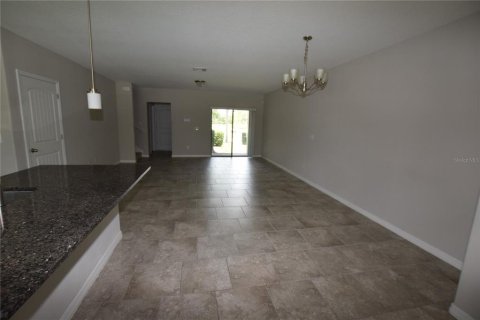 Townhouse in Winter Garden, Florida 3 bedrooms, 150.87 sq.m. № 2218601 - photo 16
