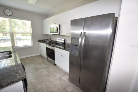 Townhouse in Winter Garden, Florida 3 bedrooms, 150.87 sq.m. № 2218601 - photo 10