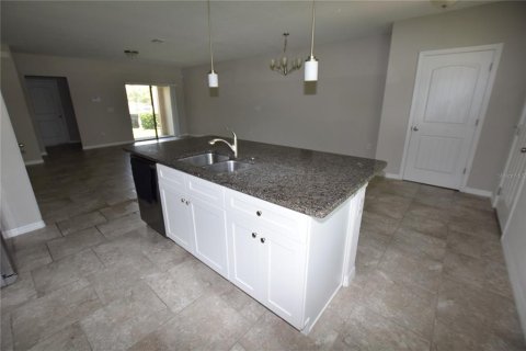 Townhouse in Winter Garden, Florida 3 bedrooms, 150.87 sq.m. № 2218601 - photo 12