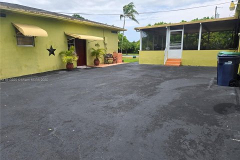 Casa en venta en Miami, Florida, 2 dormitorios, 181.07 m2 № 1760995 - foto 11