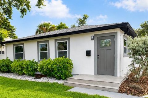Villa ou maison à Saint Petersburg, Floride 3 chambres, 119.01 m2 № 2277407
