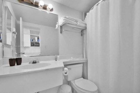 Condo in Sunny Isles Beach, Florida  № 1700736 - photo 16