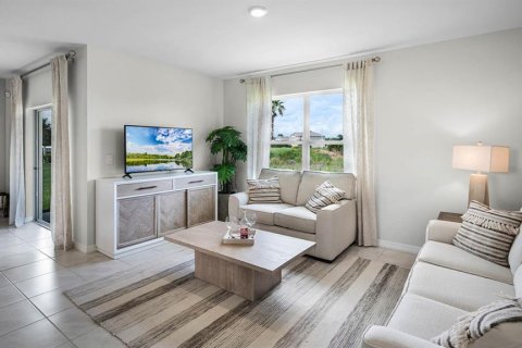 House in Poinciana, Florida 4 bedrooms, 169.83 sq.m. № 1793683 - photo 4