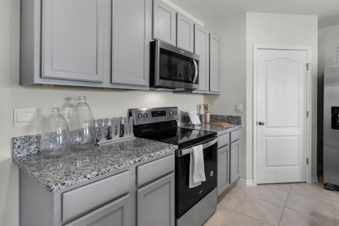 House in Poinciana, Florida 4 bedrooms, 169.83 sq.m. № 1793683 - photo 12