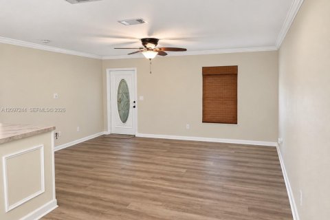 House in Port St. Lucie, Florida 3 bedrooms, 109.25 sq.m. № 2389738 - photo 6