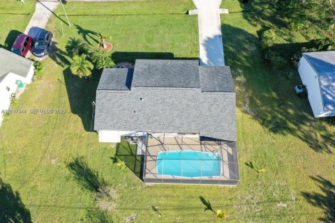 House in Port St. Lucie, Florida 3 bedrooms, 109.25 sq.m. № 2389738 - photo 3