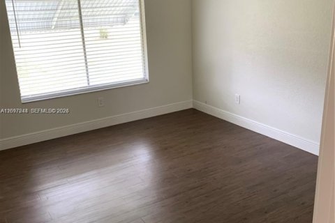House in Port St. Lucie, Florida 3 bedrooms, 109.25 sq.m. № 2389738 - photo 10