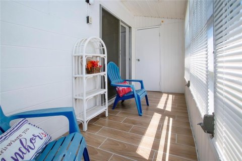 Condo in Sun City Center, Florida, 1 bedroom № 2101272 - photo 16