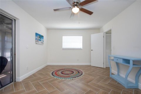 Condo in Sun City Center, Florida, 1 bedroom № 2101272 - photo 13