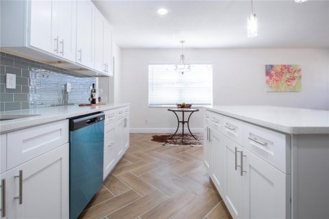 Condo in Sun City Center, Florida, 1 bedroom № 2101272 - photo 25