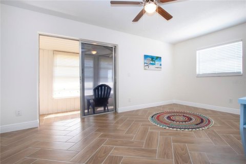 Condo in Sun City Center, Florida, 1 bedroom № 2101272 - photo 28