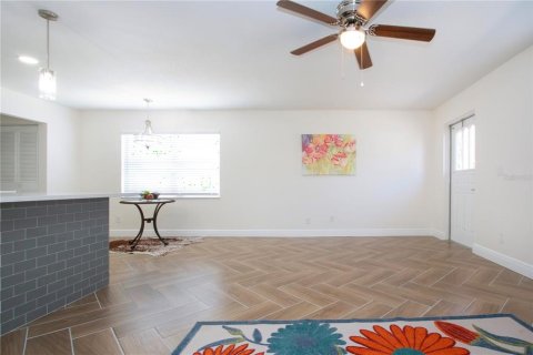 Condo in Sun City Center, Florida, 1 bedroom № 2101272 - photo 3