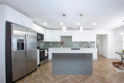 Condo in Sun City Center, Florida, 1 bedroom № 2101272 - photo 22