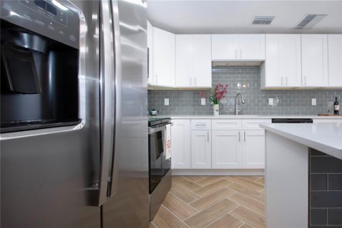 Condo in Sun City Center, Florida, 1 bedroom № 2101272 - photo 23
