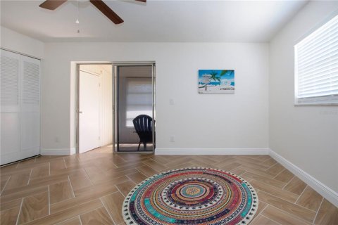 Condo in Sun City Center, Florida, 1 bedroom № 2101272 - photo 11